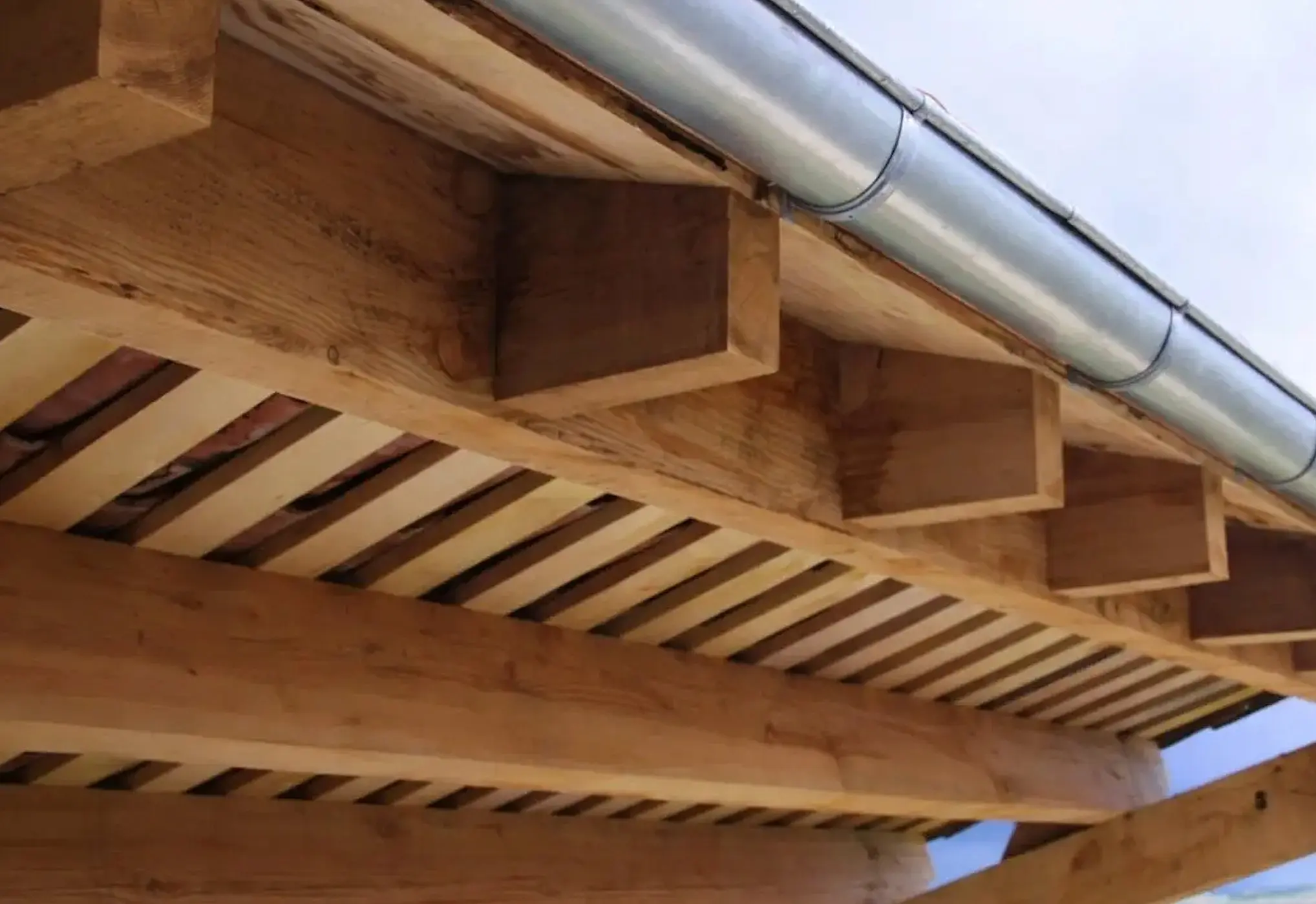 Charpente traditionnelle et industrielle : diagnostic, réparation et renforcement de structure bois